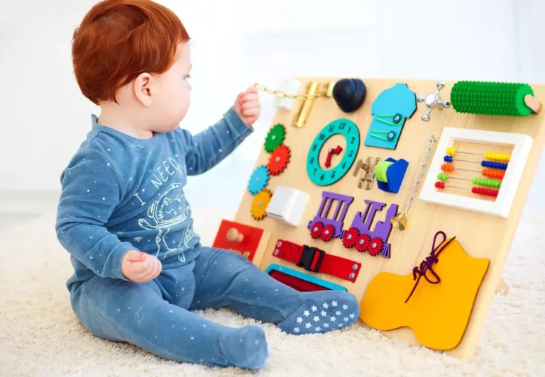 Tableau d’activité Montessori : comment bien le choisir et l’utiliser